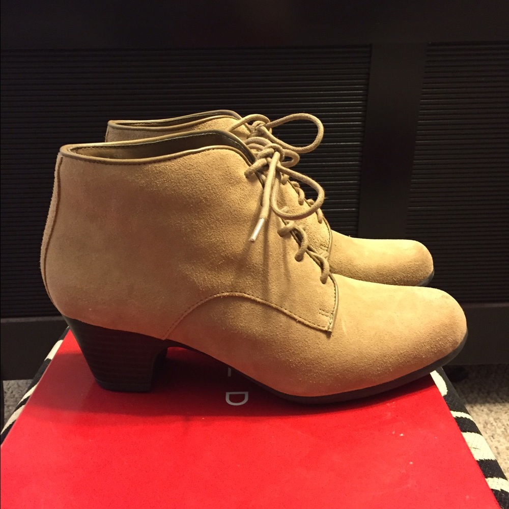 Michele D Boots